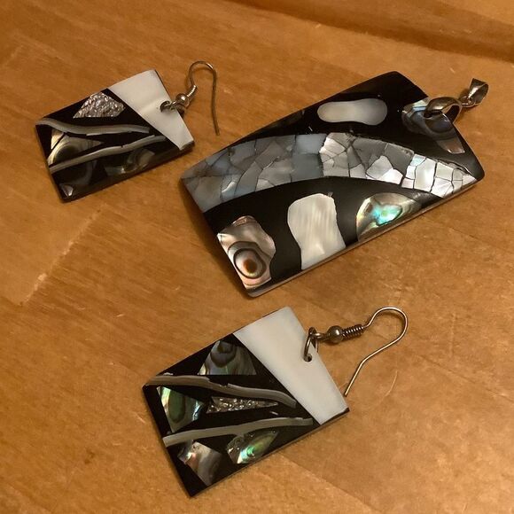 ABALONE SHELL PENDANT EARRINGS SET​​ - Picture 5 of 10